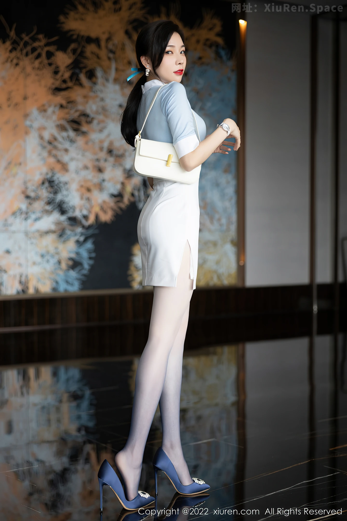 图片[5]-[XiuRen秀人网] VOL.5643 女神徐莉芝Booty淡蓝上衣配白短裙露诱人变色丝袜迷人诱惑写真85P-秀人网官方网站